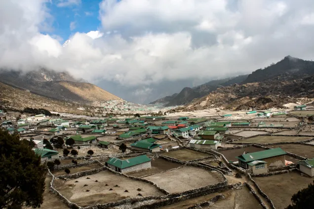 Тенгбоче (3860 м)  -  Дингбоче (4360 м)