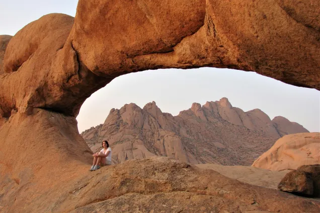 Судно «Зейла» и горный массив Шпицкоп