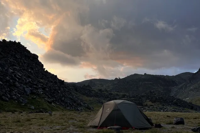 Переход от 3100м до штурмового лагеря на 3800м